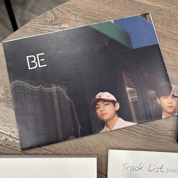 BTS BE Album - Picture 6 of 9